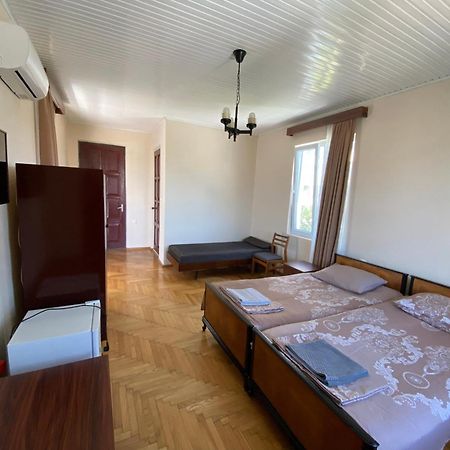 Guesthouse White Swan Кобулети Екстериор снимка