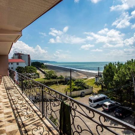 Guesthouse White Swan Кобулети Екстериор снимка