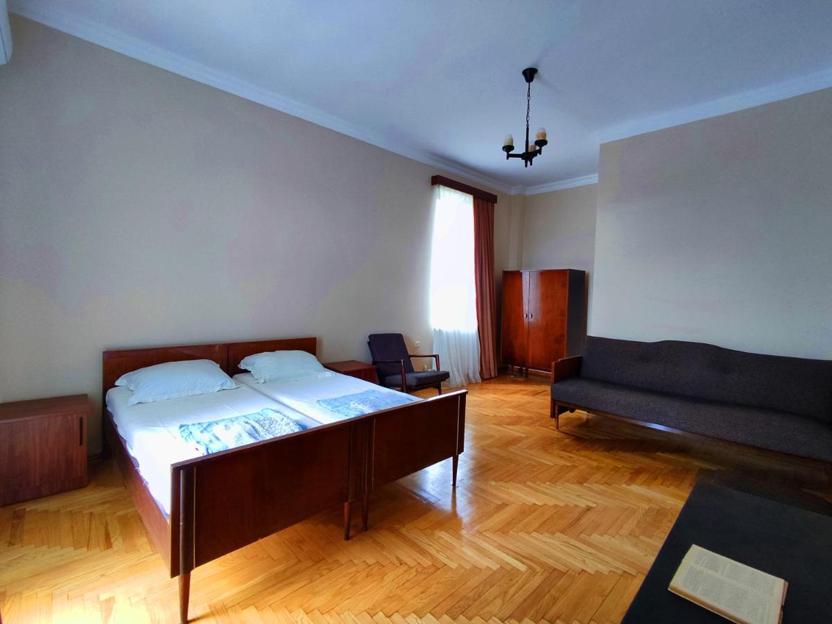Guesthouse White Swan Кобулети Екстериор снимка