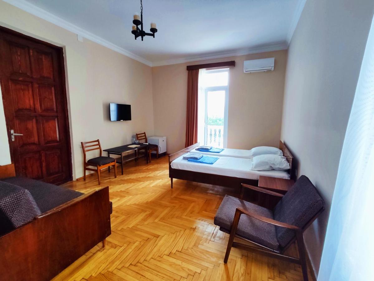Guesthouse White Swan Кобулети Екстериор снимка