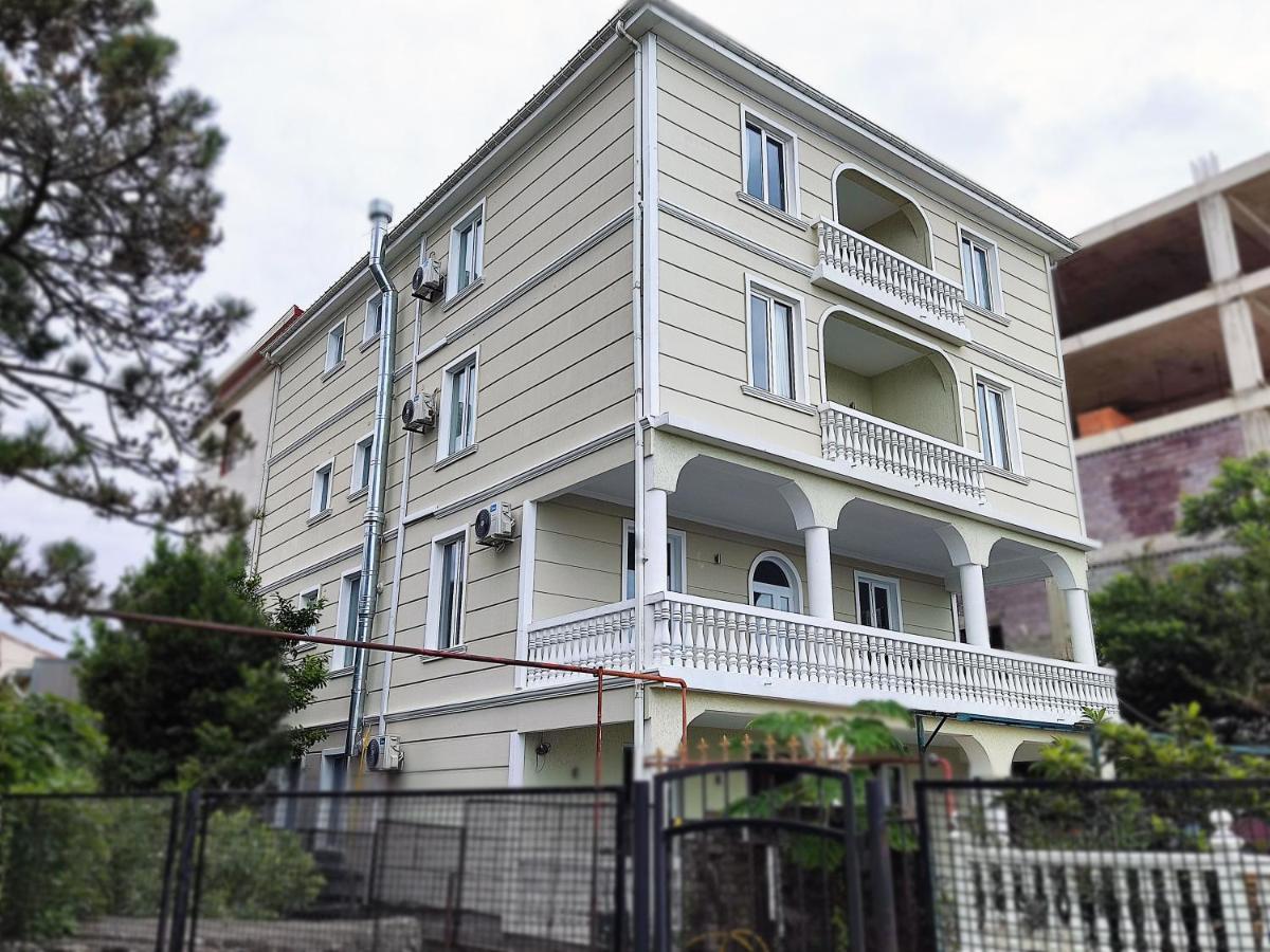 Guesthouse White Swan Кобулети Екстериор снимка