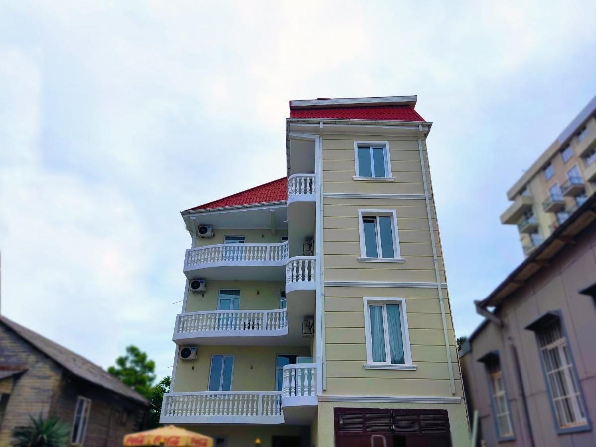 Guesthouse White Swan Кобулети Екстериор снимка