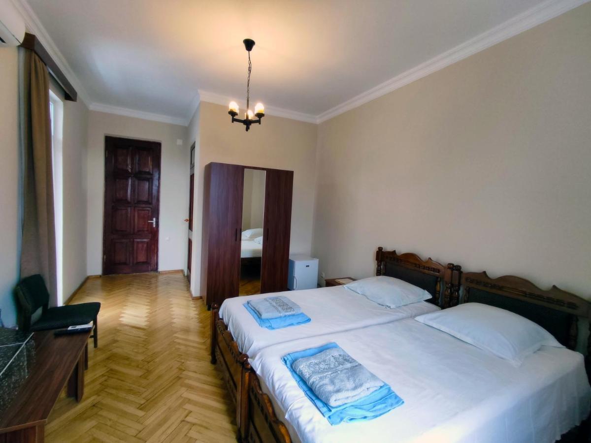 Guesthouse White Swan Кобулети Екстериор снимка