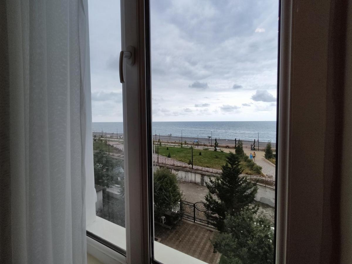 Guesthouse White Swan Кобулети Екстериор снимка