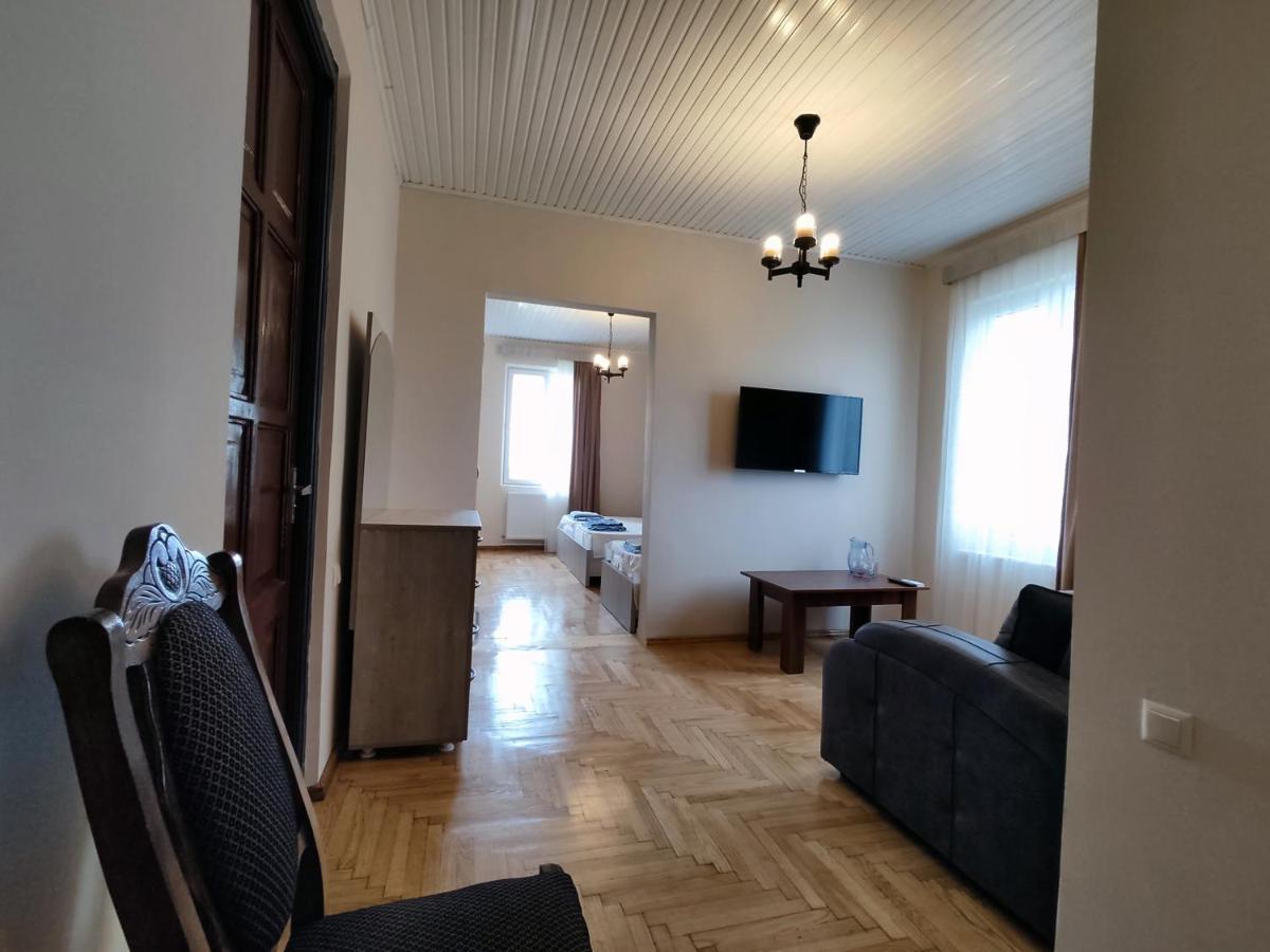 Guesthouse White Swan Кобулети Екстериор снимка