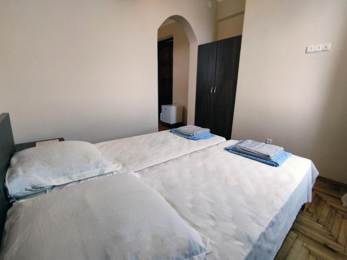 Guesthouse White Swan Кобулети Екстериор снимка