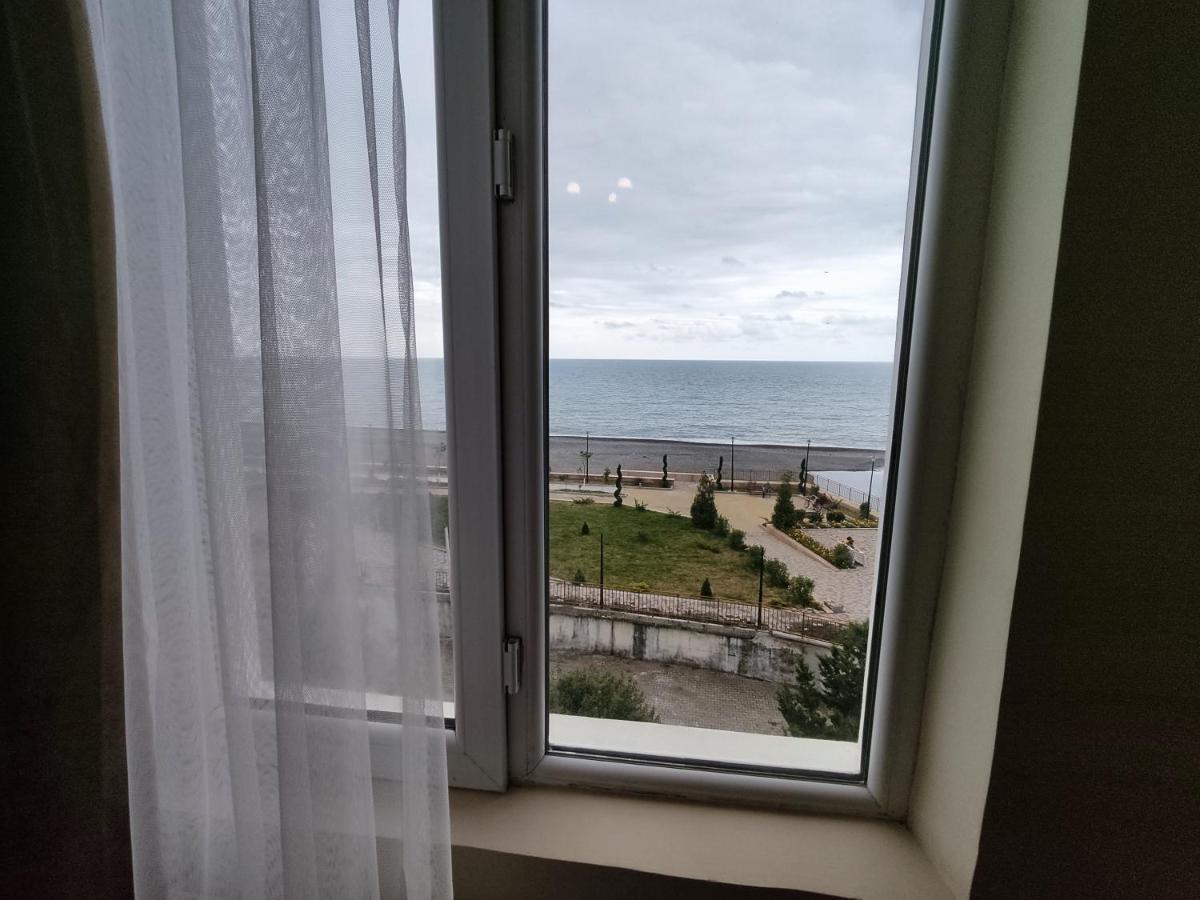 Guesthouse White Swan Кобулети Екстериор снимка