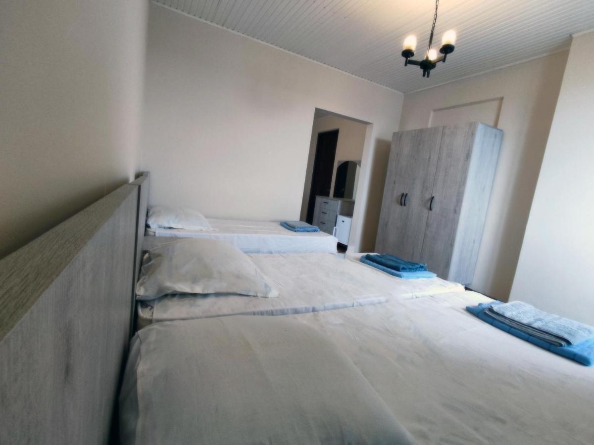 Guesthouse White Swan Кобулети Екстериор снимка