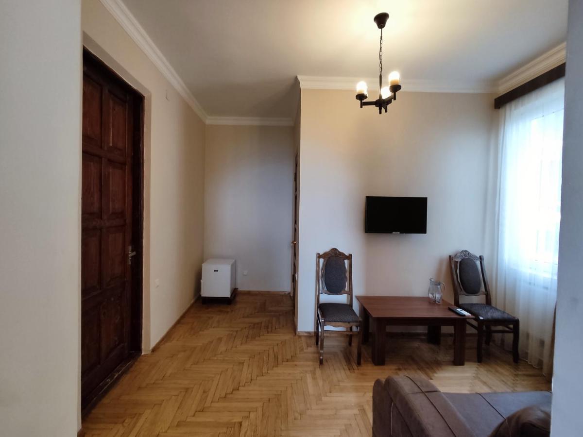 Guesthouse White Swan Кобулети Екстериор снимка