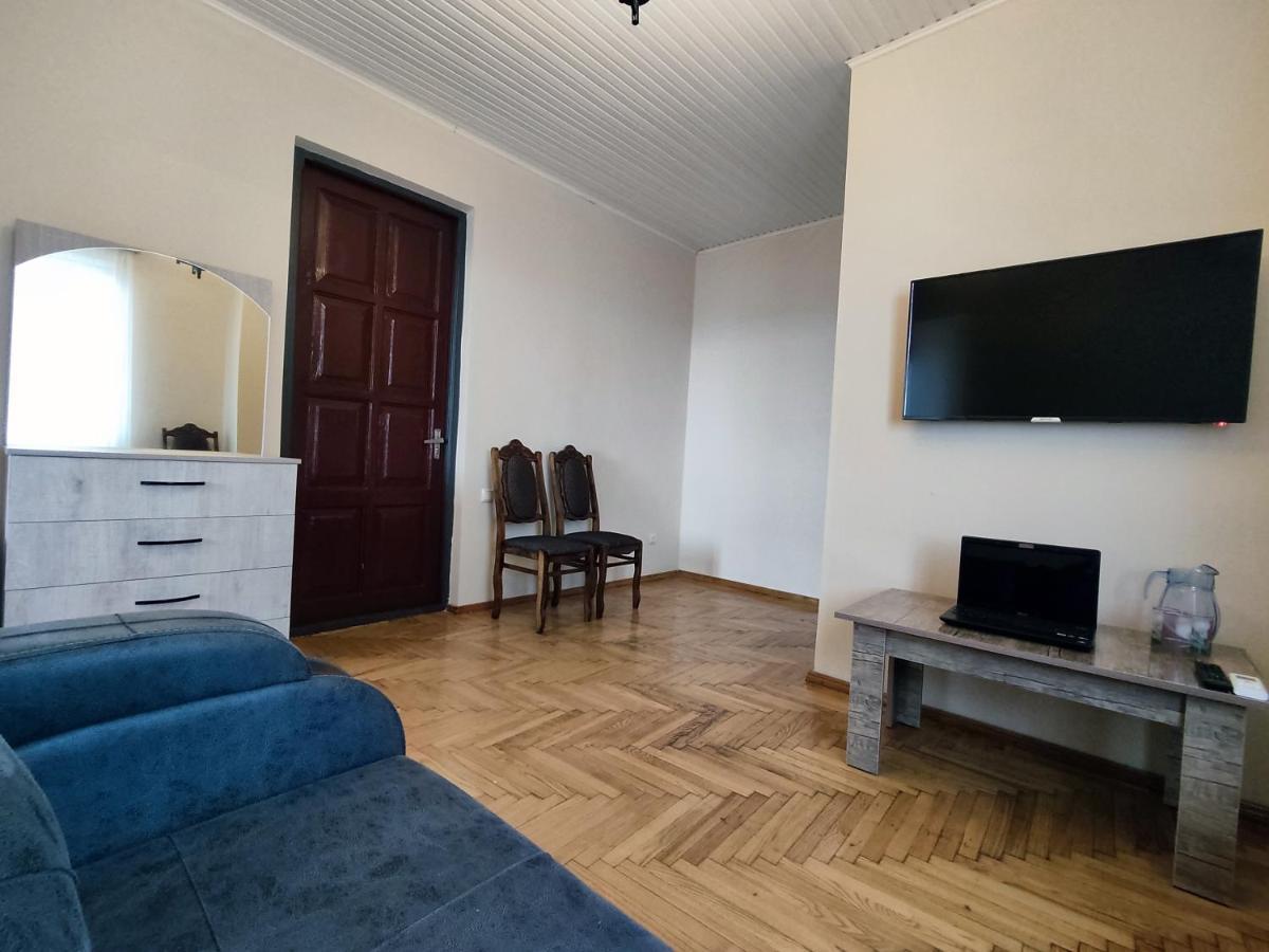 Guesthouse White Swan Кобулети Екстериор снимка