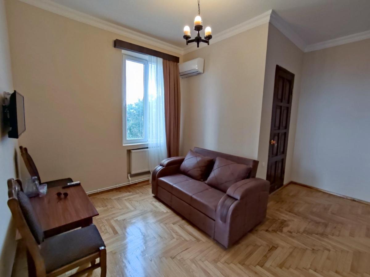 Guesthouse White Swan Кобулети Екстериор снимка