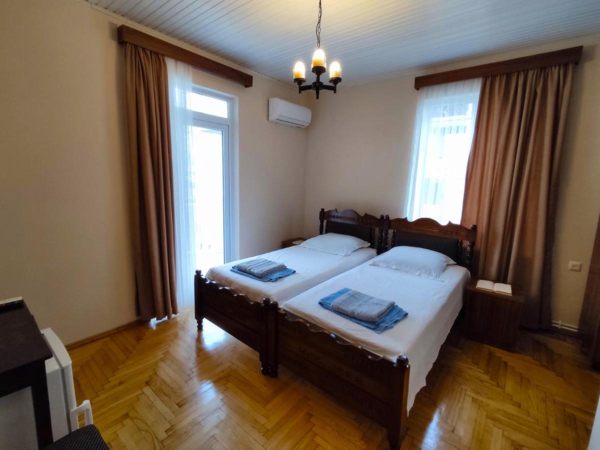 Guesthouse White Swan Кобулети Екстериор снимка