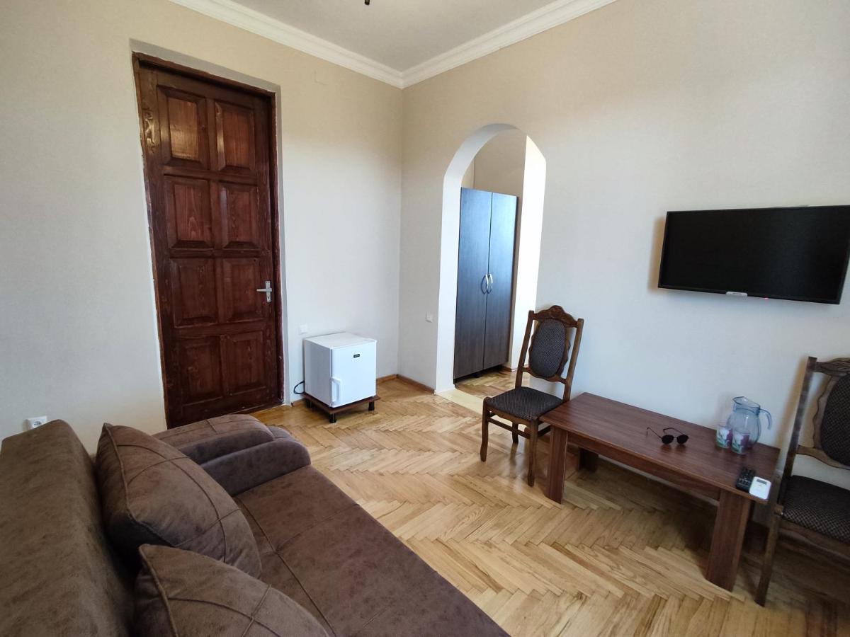 Guesthouse White Swan Кобулети Екстериор снимка