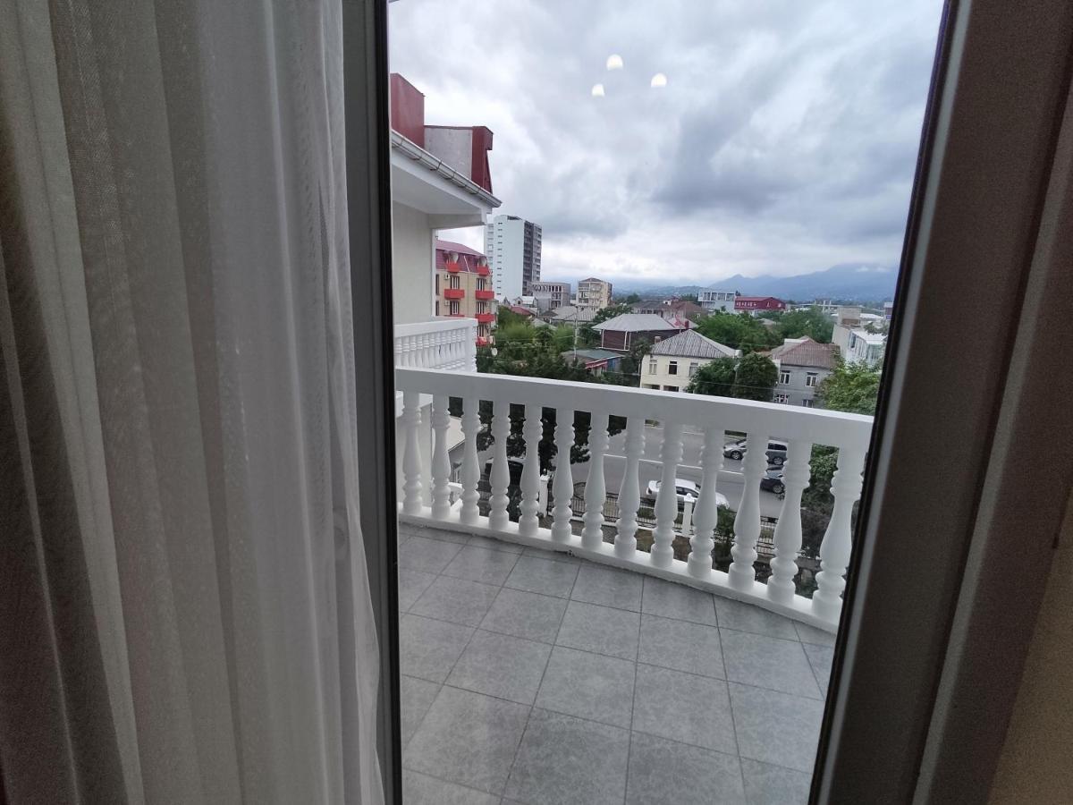 Guesthouse White Swan Кобулети Екстериор снимка