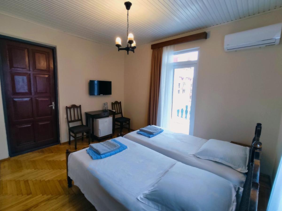 Guesthouse White Swan Кобулети Екстериор снимка