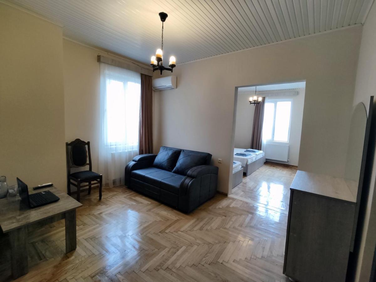 Guesthouse White Swan Кобулети Екстериор снимка