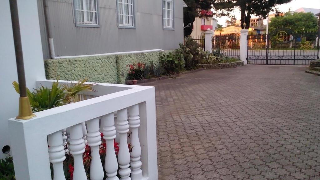 Guesthouse White Swan Кобулети Екстериор снимка