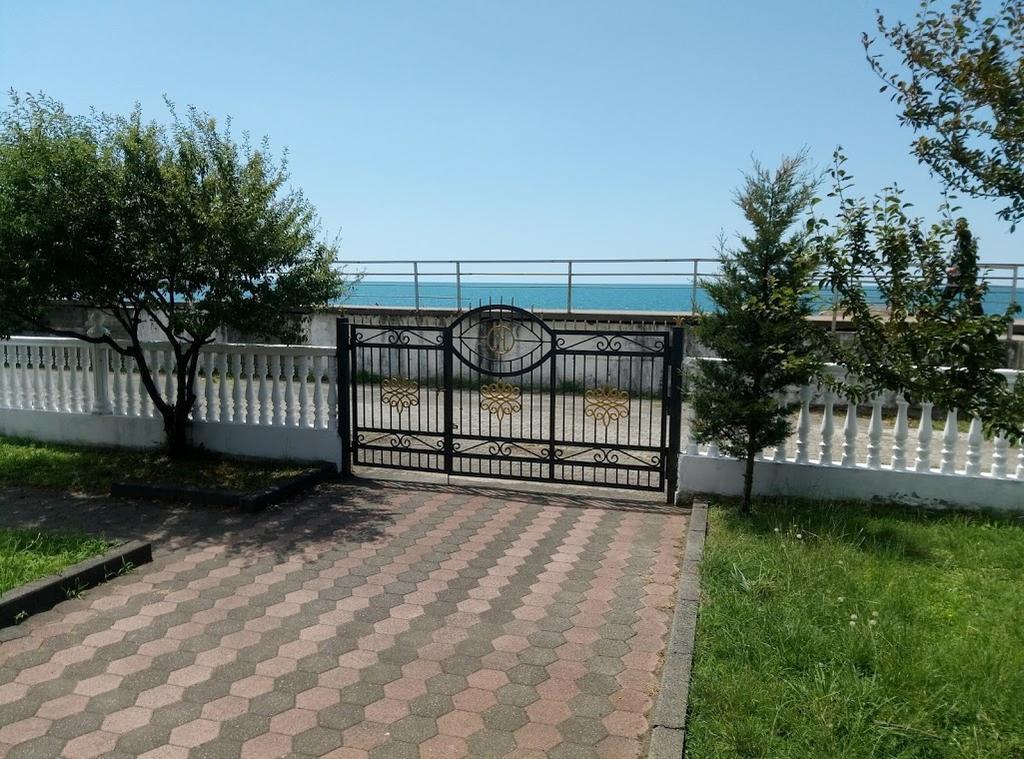 Guesthouse White Swan Кобулети Екстериор снимка