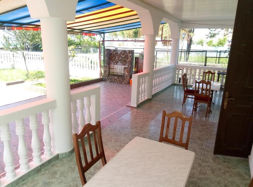 Guesthouse White Swan Кобулети Екстериор снимка