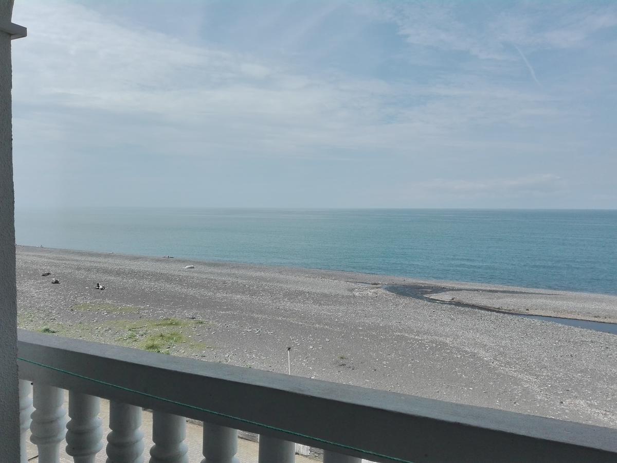 Guesthouse White Swan Кобулети Екстериор снимка