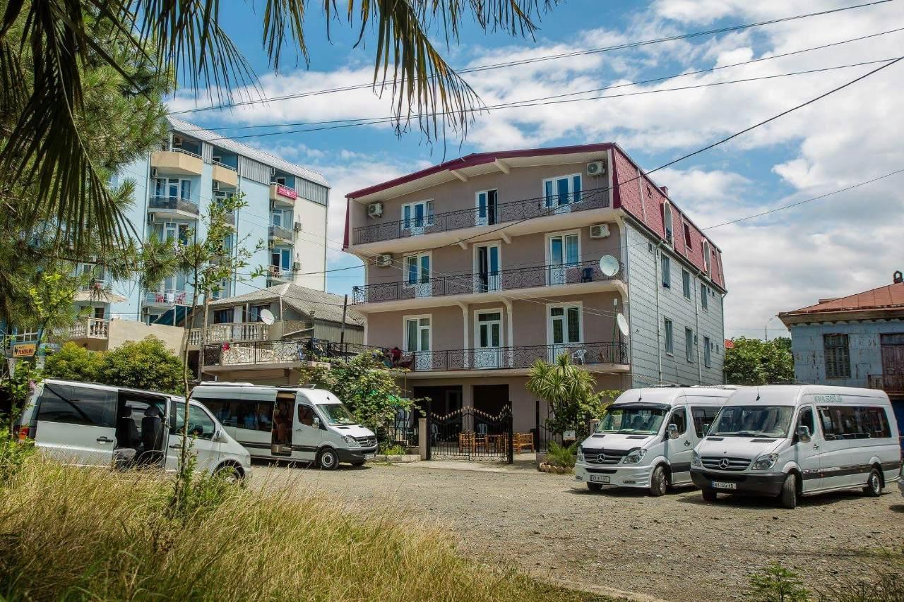 Guesthouse White Swan Кобулети Екстериор снимка