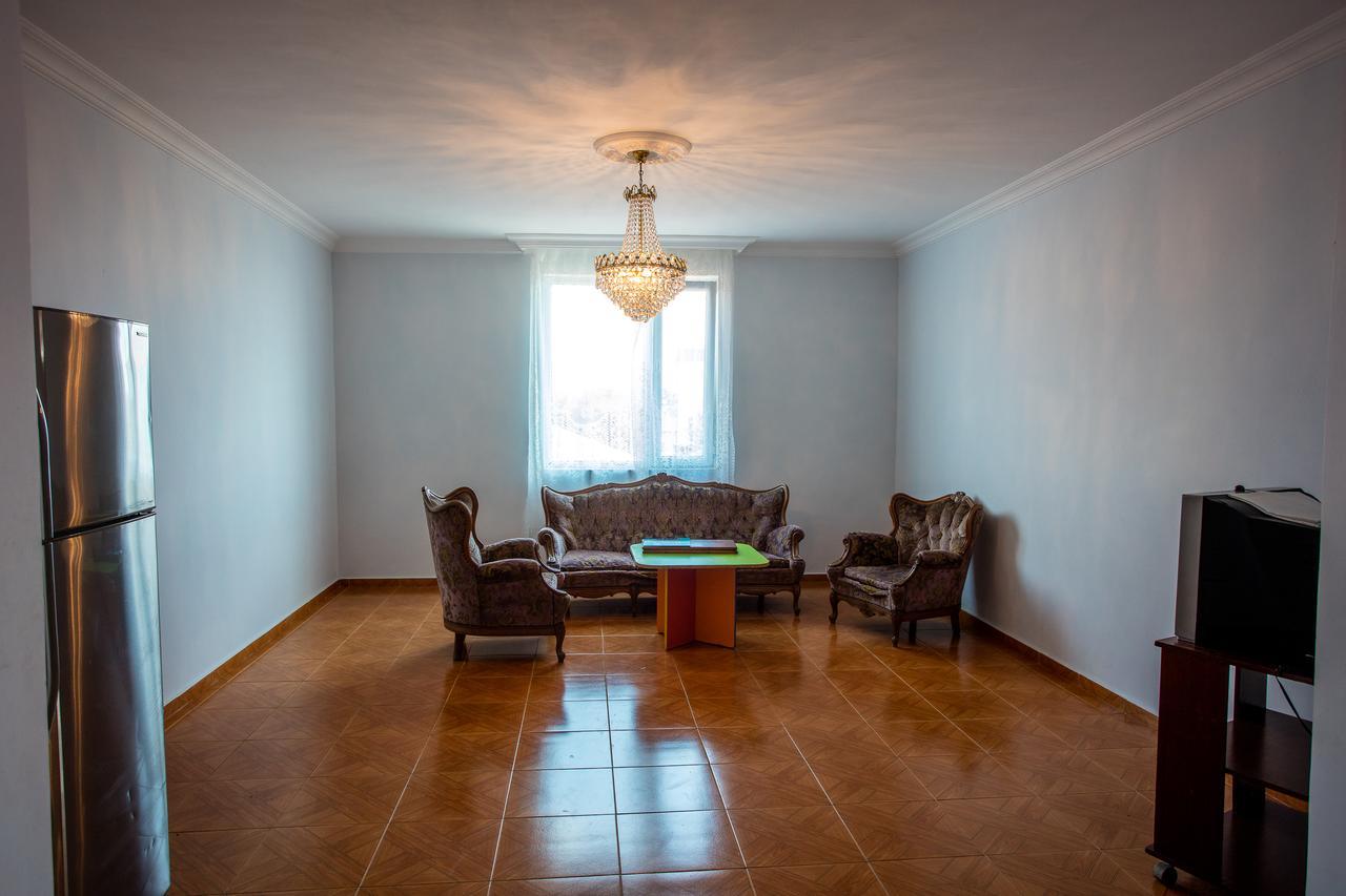 Guesthouse White Swan Кобулети Екстериор снимка