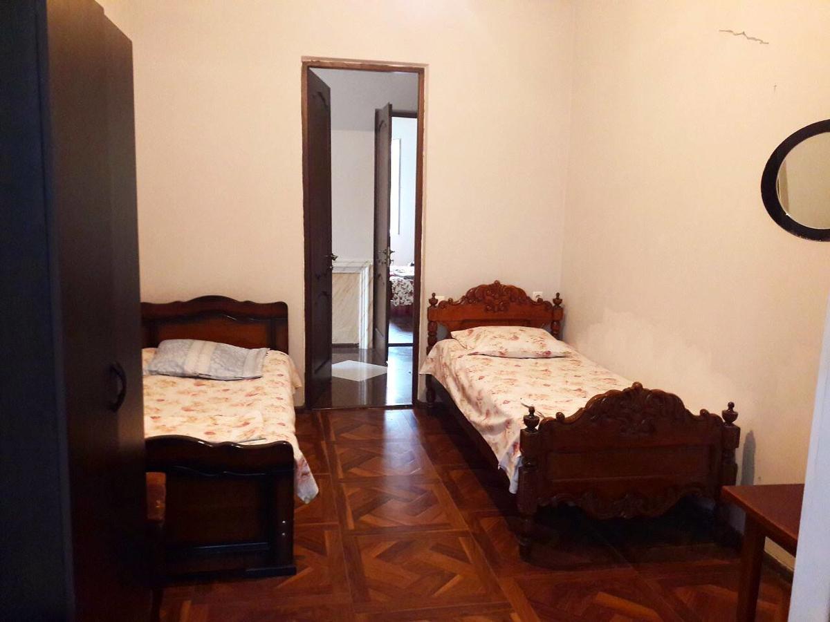 Guesthouse White Swan Кобулети Екстериор снимка
